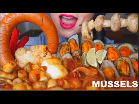 ASMR SEAFOOD BOIL MUSSELS + SAUSAGE + MUSHROOM  + EGG + ONION + COCONUT WATER | 海鲜咀嚼音 | 먹방