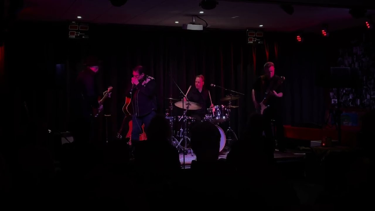 WALTER ROOTSIE AND HIS BLUE CONNECTION PLAYS MY BABE JAM. watch the surprising end!