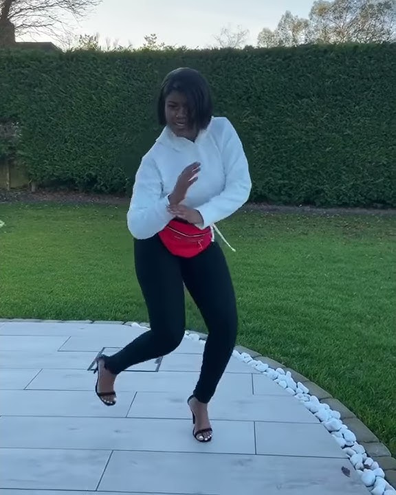 The best gbeku dances from a lady vybing to hotkid's Ozana.
