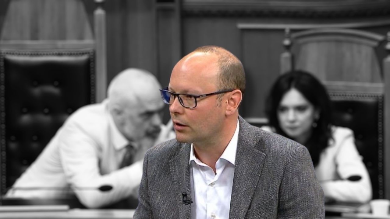 “Elisa u shkarkua se do i merrte partinë Ramës”; Kaso: Ja pse sulmuam vilën e Enver Hoxhës…