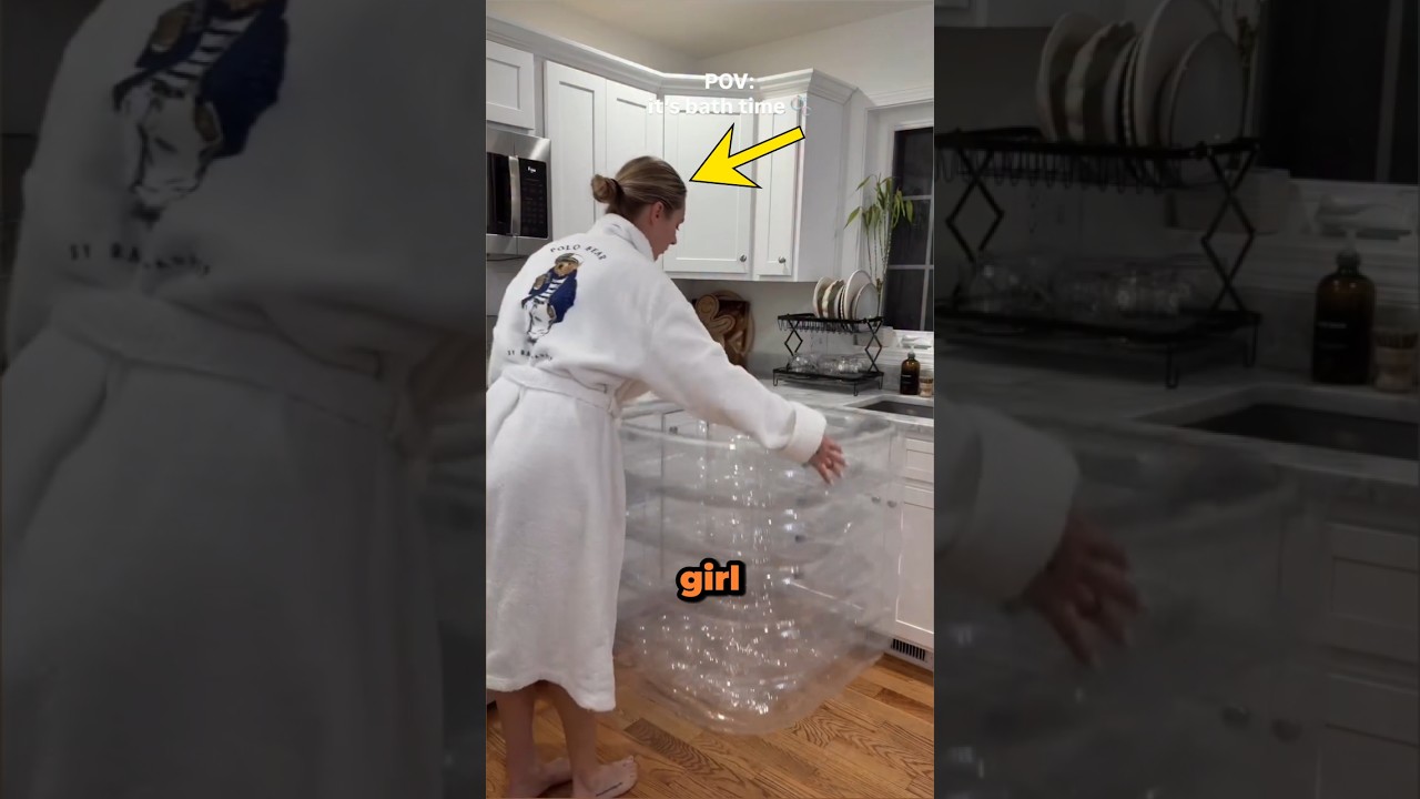 A royal bath day for the pet 😮 