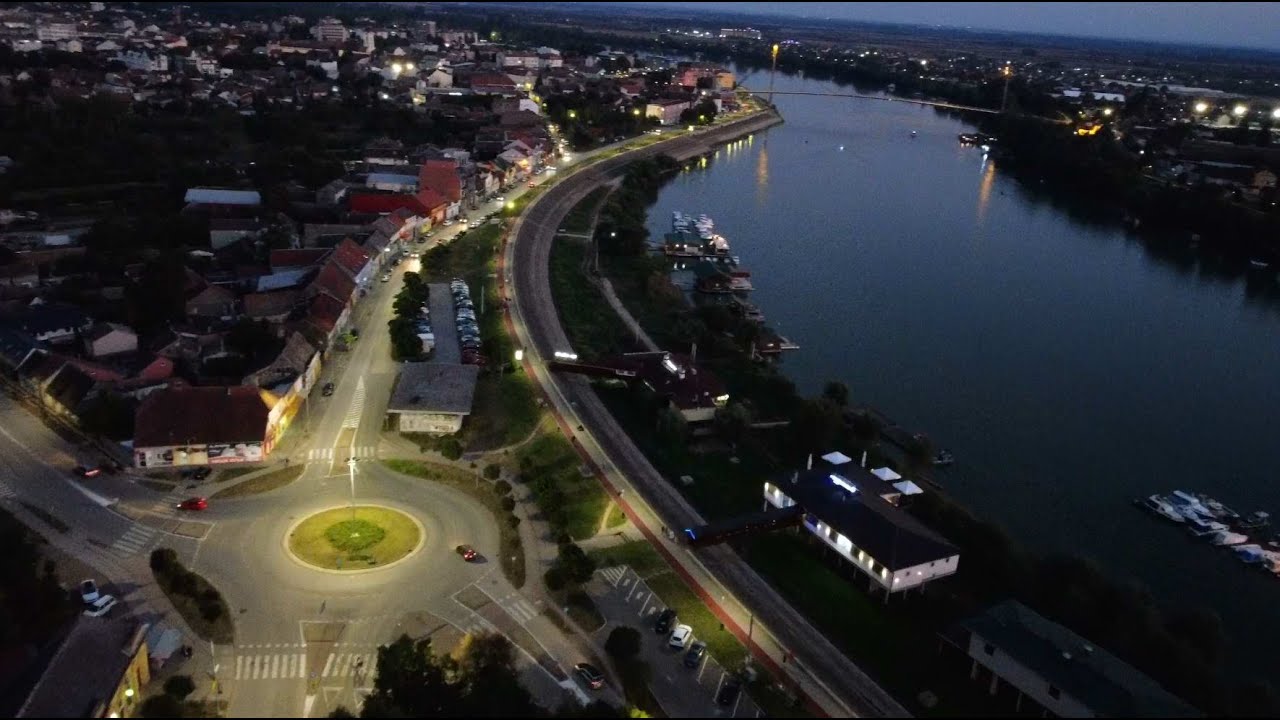 Sremska Mitrovica kakvu niste videli - Bulevarom do pruge i nazad do centra