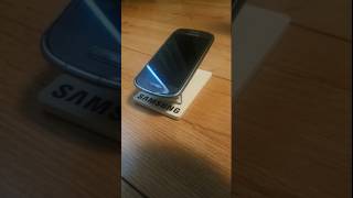 samsung display stand demo store galaxy s3 mini tab 2 7.0 red shorts nostalgia retro old lg htc sony