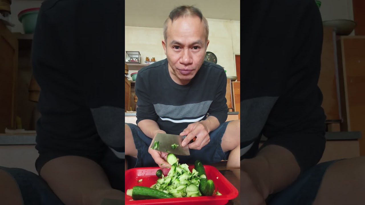 สับแตงตำแซ่บๆวันหยุด #cooking #อาหารอีสาน @อ้ายยุทธพาเที่ยว