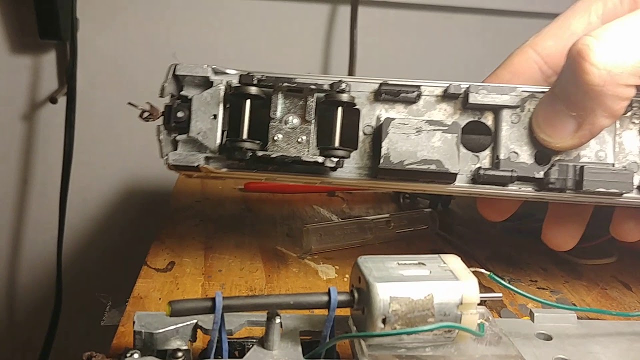 Athearn rdc ho, diy rubber band drive (part 1) YouTube