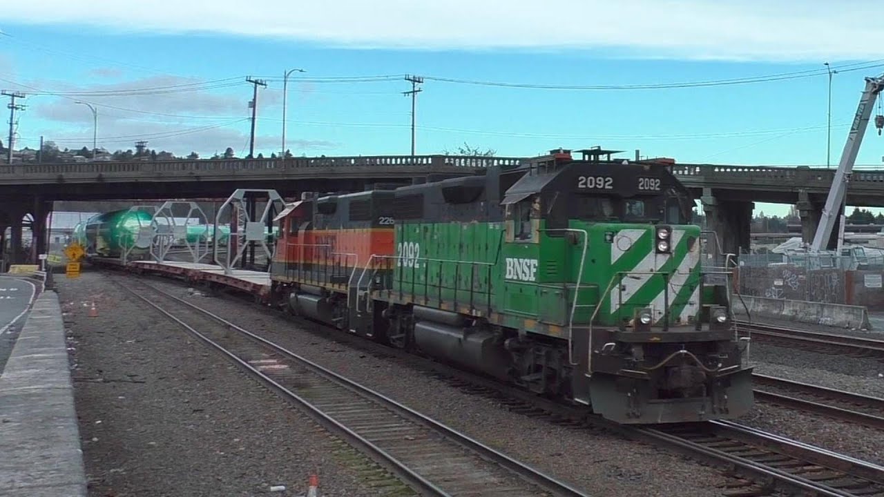 BNSF 2092 leads the Renton Rocket! February 8th, 2026 - YouTube