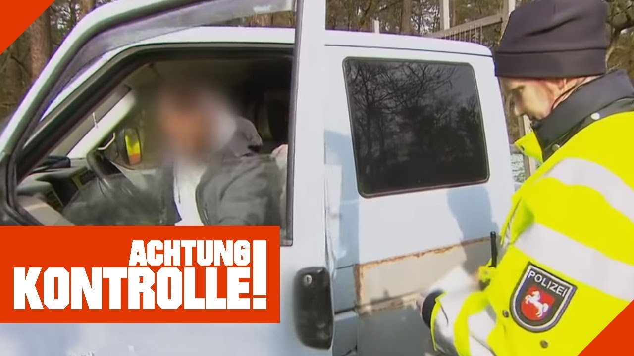 Mann fällt bei Polizeikontrolle auf! Sind Alkohol oder Drogen im Spiel? | Achtung Kontrolle