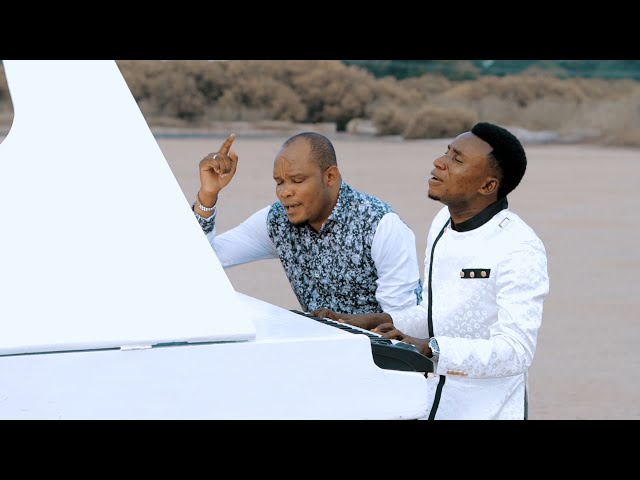 Komando Wa Yesu ft Solomon Mkubwa - WIMBO HUU (Official Music Video) class=
