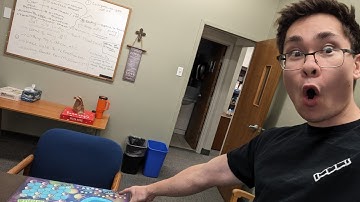 Opening up my board game prototype from @TheGameCrafter  (Rogue Cell)