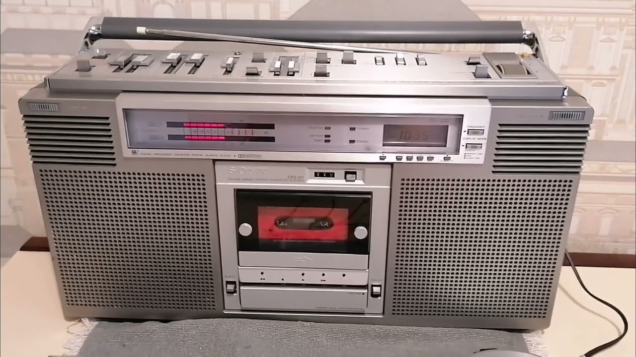 ラジオ・コンポ SONY CFS-D7 ソニー CFS-D7 – デジタル時代を予感させる未来派ラジカセ | 【昭和