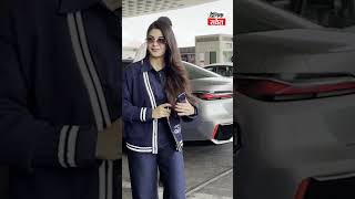 Jacqueline Fernandez flying from Mumbai spotted at airport