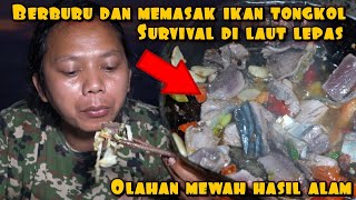 DEDE INOEN SURVIVAL HUNTING AND COOKING TONGKOL FISH IN THE OPEN SEA
