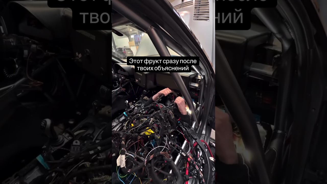 Объяснил другу на пальцах как отремонтировать автомобиль 🤣