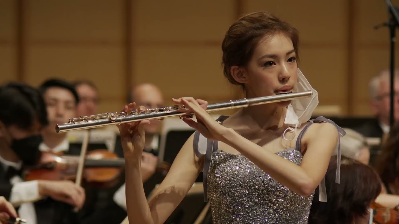 16 yr old Cindy Zhao Plays Concerto in C Major, 1st movement by A
