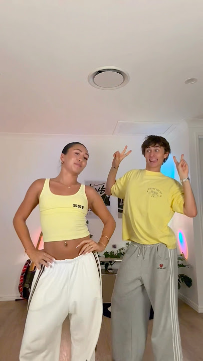 SWEET LITTLE BUMBLEBEE 🐝🤣🤭