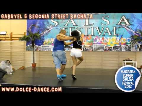 Gabryel & Bego Street Bachata 2012 - YouTube