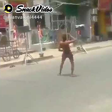 Orang gila joget keren banget
