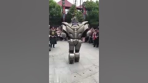 Real Robot Dance 2018