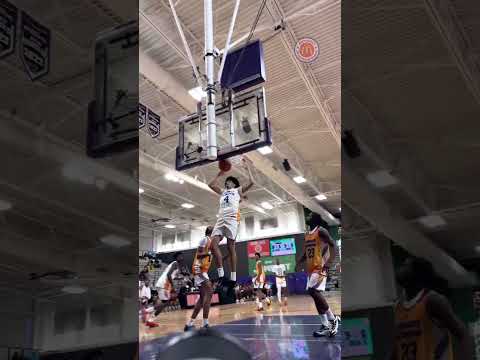 Tyran Stokes with the dunk 🔥
