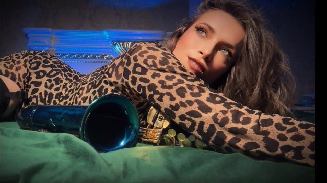 Для вас женщины, вы пережили любовь и всё равно продолжаете сиять.Иногда нас ранят и нам больно.