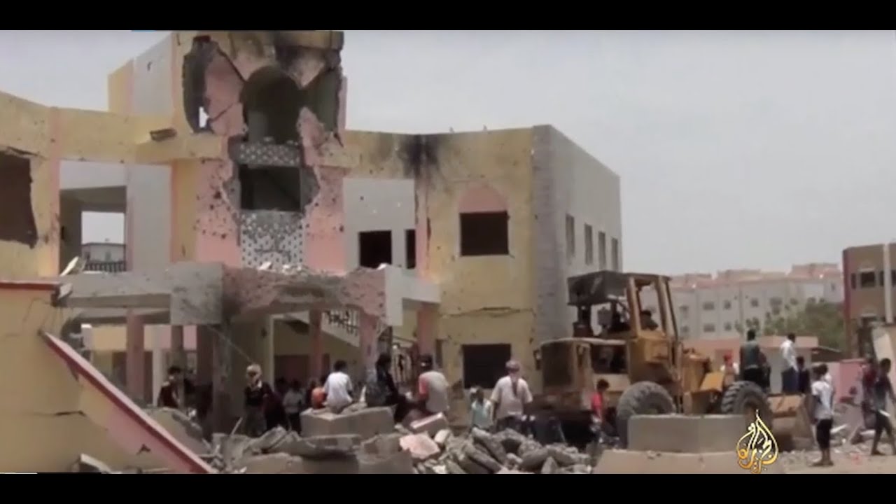 من اليمن .. عشرات القتلى والجرحى في تفجير استهدف مركزا لتسجيل المجندين بعدن