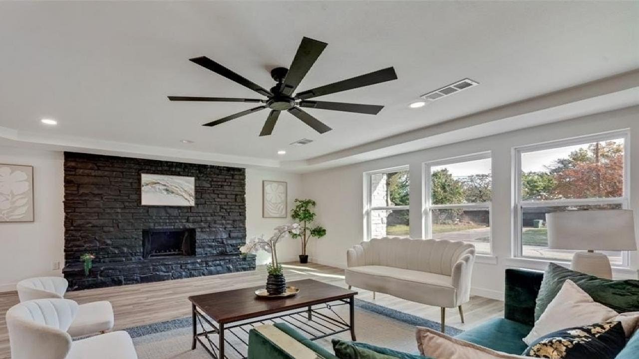 1205 Circle Lane, Bedford, TX Presented by Steven McCoy.