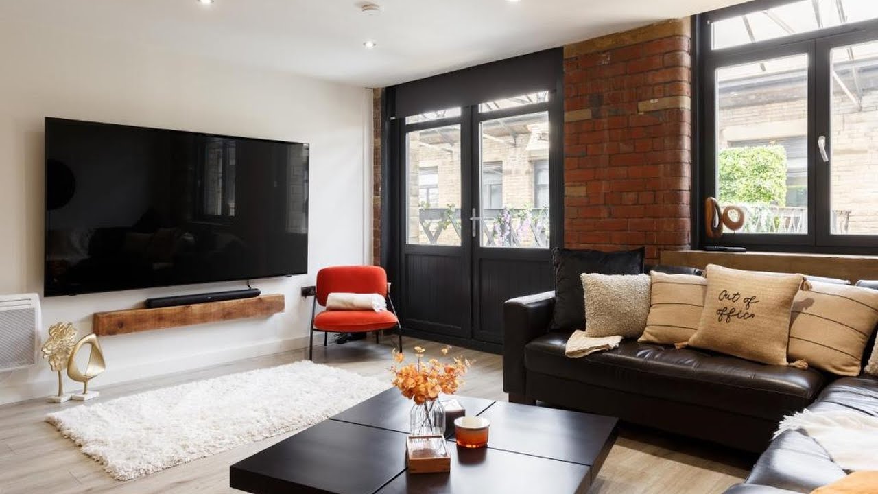 Stylish Penthouse with outside balcony! | Bradford, United Kingdom | Hotel Review ⭐