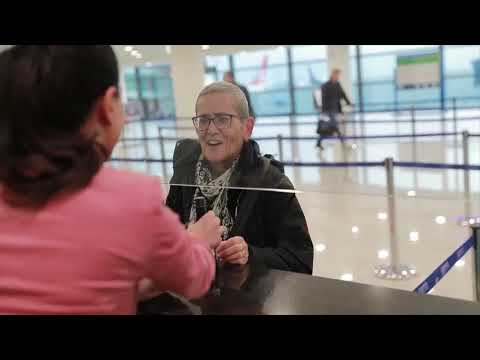 აეროპორტში უცხოელ ვიზიტორებს ქართული ღვინით ხვდებიან