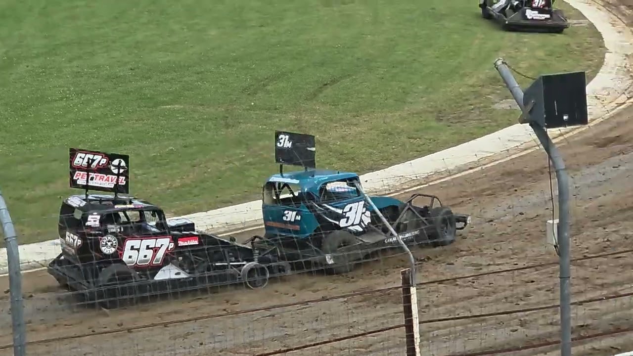 Baypark Bulldogs vs Palmerston North Pumas Huntly Stockcar Teams invertation 17.01.25