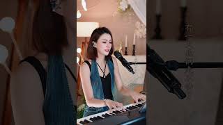 迷人身材美女 弹奏钢琴曲，音乐令人陶醉，百听不厌#钢琴曲#音乐#美女#歌曲 #好聽的鋼琴音樂 #熱門 #分享 #疗愈歌曲 #music