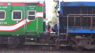 Manually System Locomotive Coupling Of Benapole Express Benapole-Dhaka-Benapole At Jessore Station