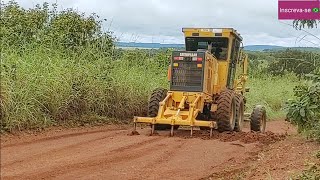 Escarificando pedras e fazendo lateral. Motoniveladora patrola caterpillar 120K/Grader niveleuse