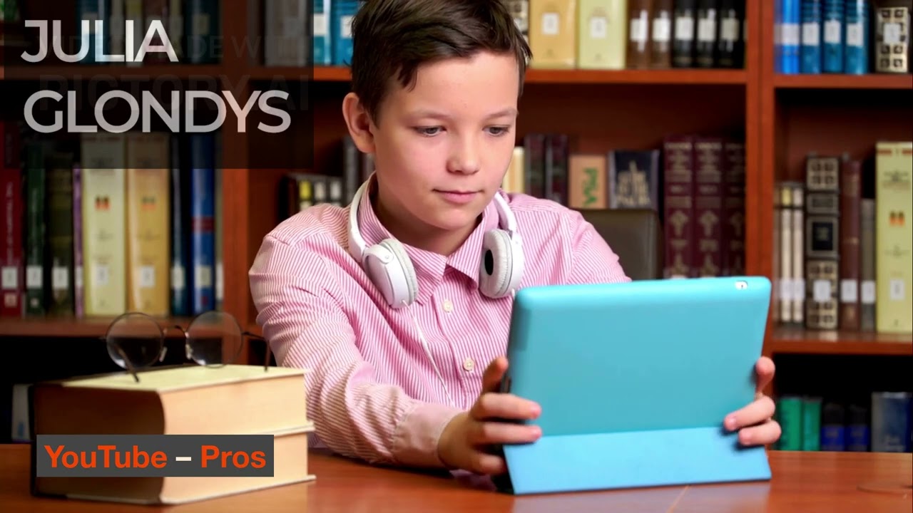 Julia Glondys prezentacja TIKTOK  VS  YOUTUBE