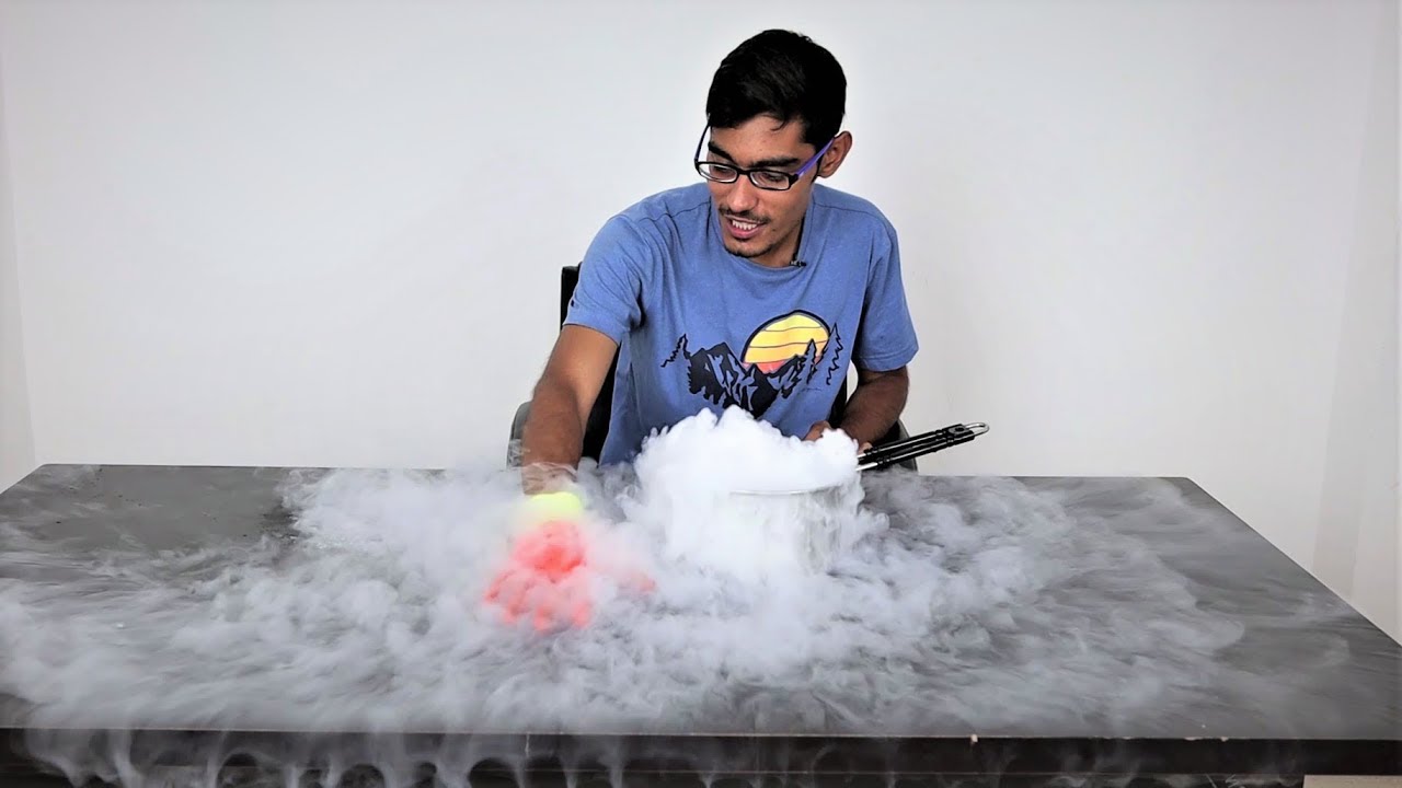 Dry ICE vs HOT WATER | कमाल हुआ जब गर्म पानी में डाली ड्राई आइस | Crazy