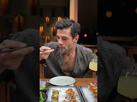 بيرك جانكات مع حبيبته سينام اونسال من عطلتهما فى اليونان 