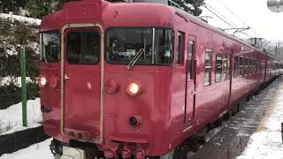 ＪＲ西日本４１３系七尾線中津幡駅発車シーン