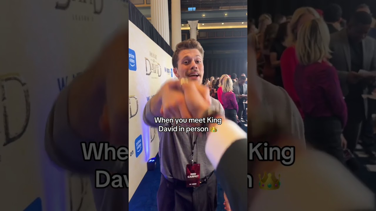 Когда встречаешь актёра, который играет царя Давида 👀👑