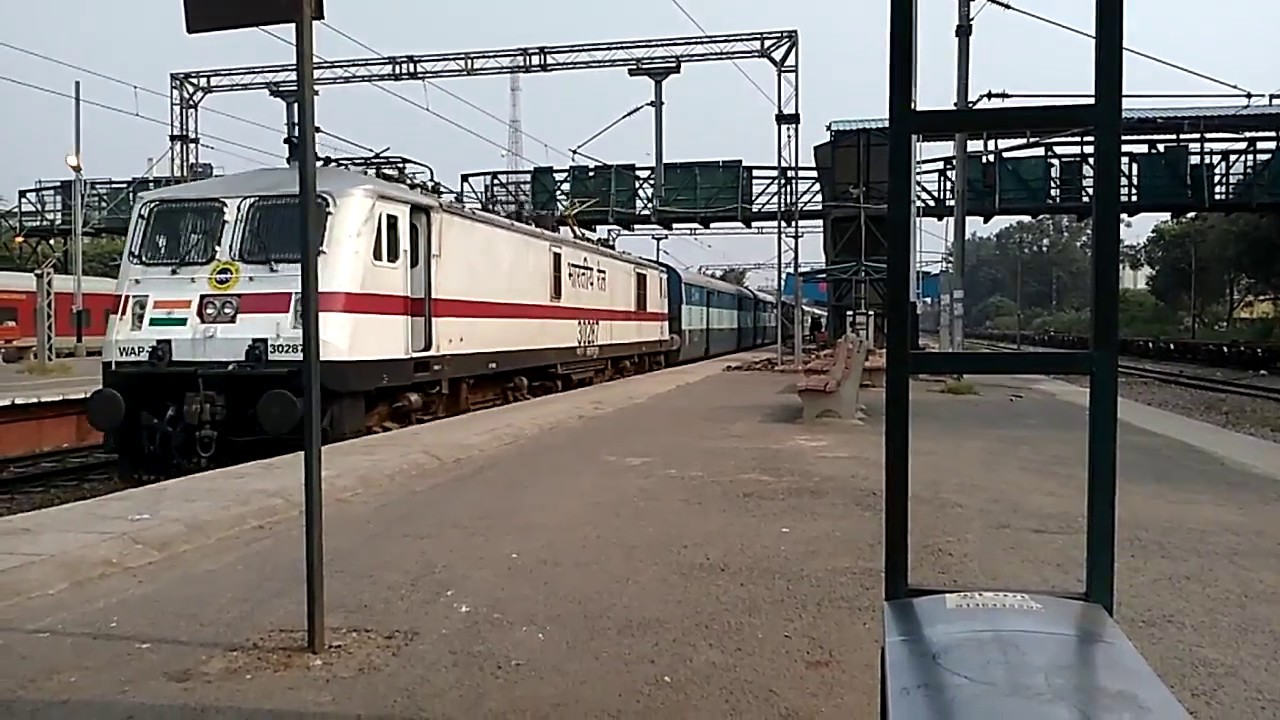 Lallaguda snow white hunk hauling Kongu express