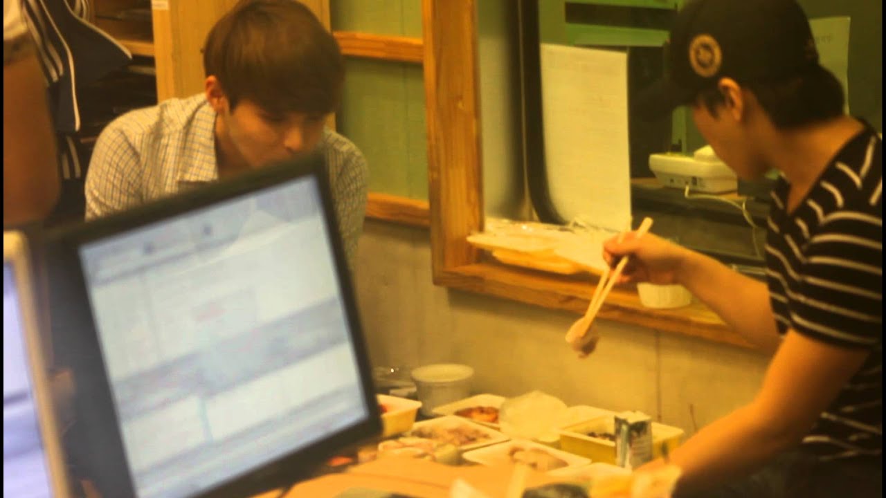 120607 Sukira - Sungmin & Ryeowook eating