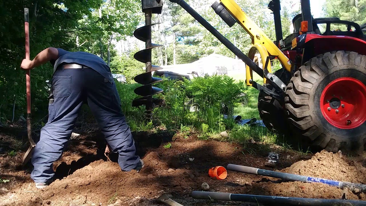 Kubota B2650 w/County Line 3pt post hole digger - YouTube