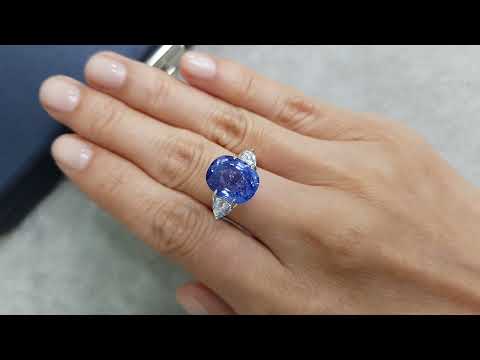 Unheated Cornflower blue sapphire 9.07 ct in cushion cut, Sri Lanka Video  № 3