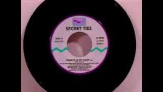 Dancing In My Sleep - Secret Ties, Lyrics/Letra