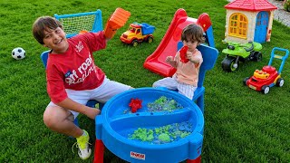 Fatih selim ve Yavuz Emre ellerini kepçe gibi kullanıyor.eğlenceli park macerası