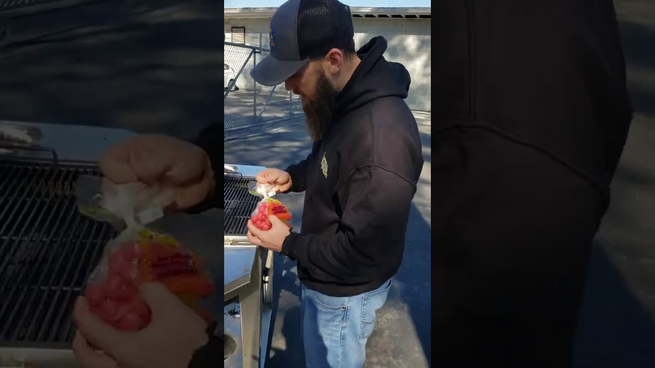 Carolina Packers: How to Grill Bright Leaf Hot Dogs - YouTube