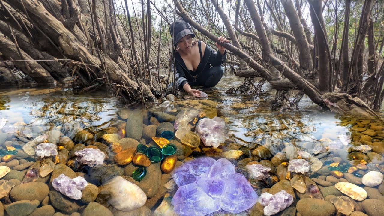 Lucky day! pick lots of gold nuggets in the river of Treasure/ Fools ...