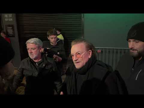 2022-11-21 Bono arriving at 3Olympia Theatre
