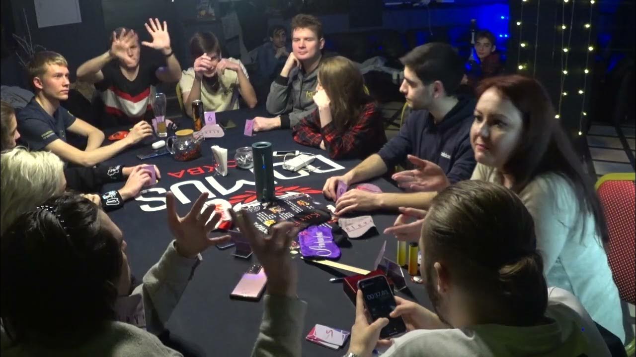 Где поиграть в мафию в москве. Где поиграть в мафию в москве. Стол для игры в мафию. Игра в мафию в москве. Клуб мафия в москве.