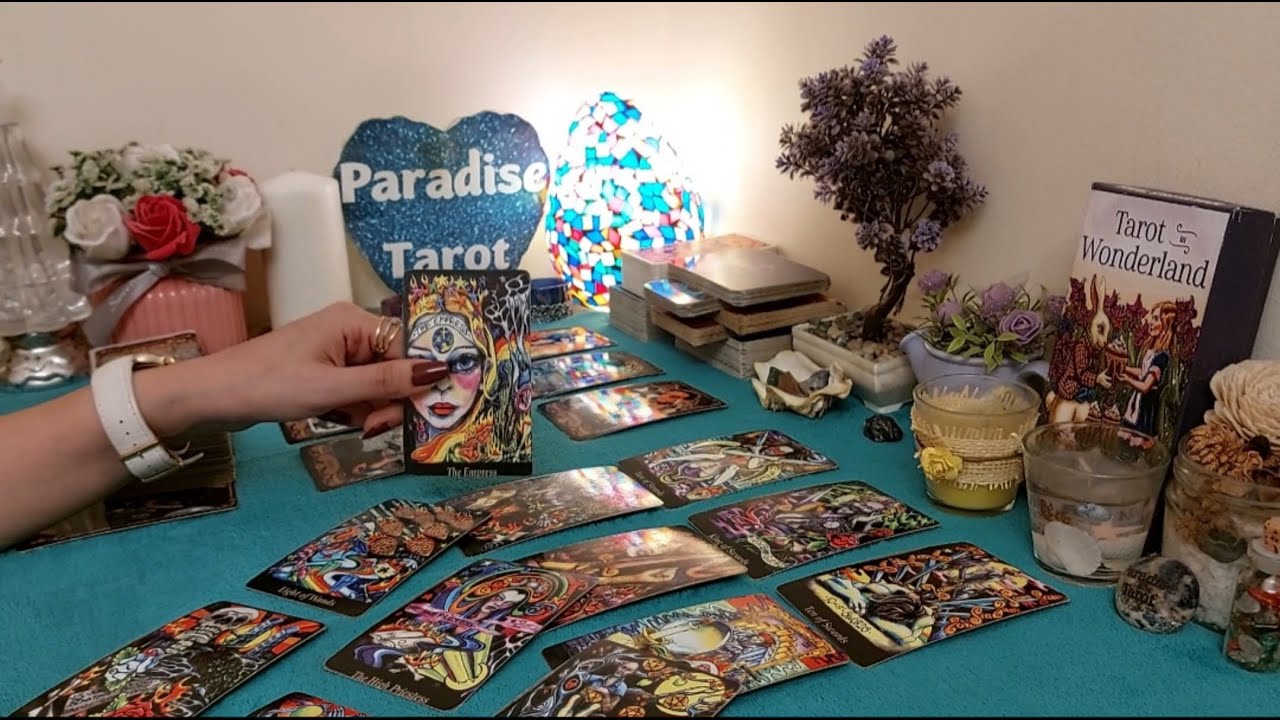 قلبت كيانه ببعدك🙃غيرت ترتيباته بصمتك🤫نفسه يرجعلك لكن منتظر تكلمه📞إوعي تضعف⛔ يخلص صبره و يكلمك⌛