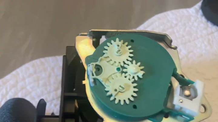 Release locked seatbelt reel BMW