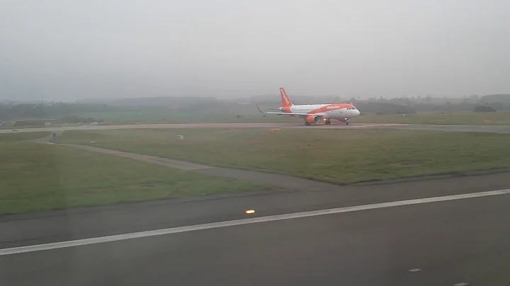 Landing at local time 7:40 Airport London Luton Wizz Air Airbus A321-231